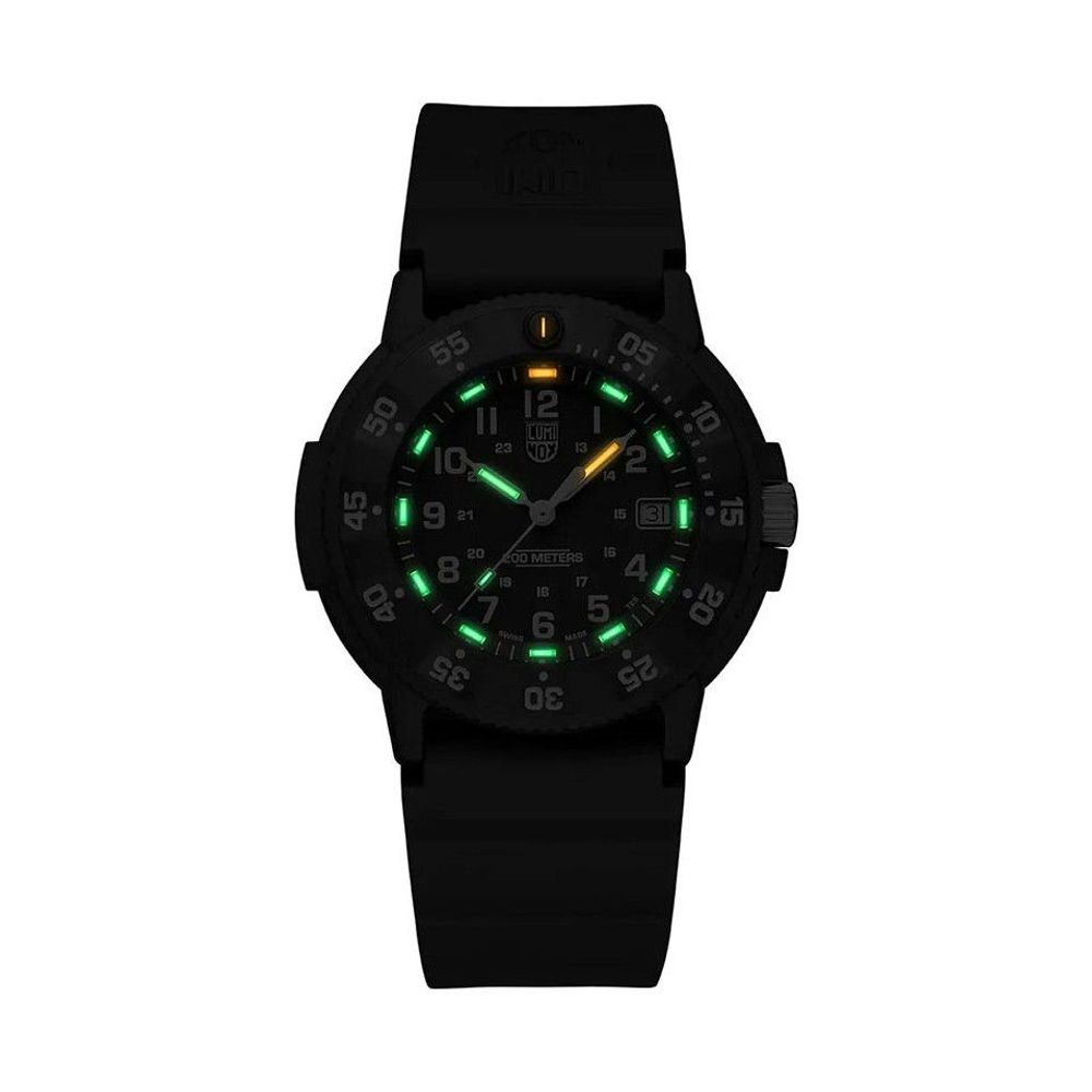 Luminox schwarze Kautschukuhr