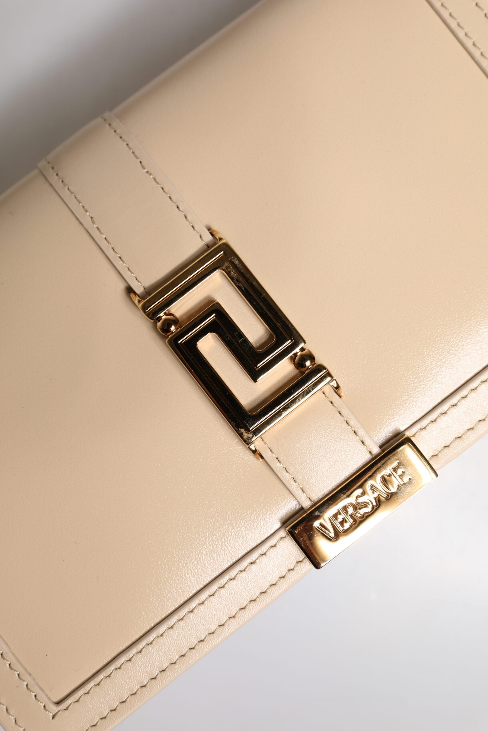 Versace Beige Gold Chain Calf Leather Wallet Crossbody Bag – luxury by Versace | PrivePolai